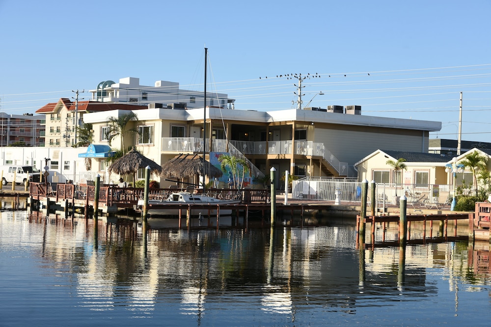 Bay Palms Waterfront Resort - Hotel and Marina