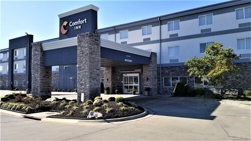 71 Bonner Springs Hotels With A Jacuzzi Or Hot Tub In Room