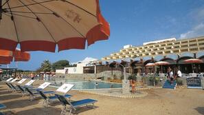 Piscine couverte, piscine extérieure