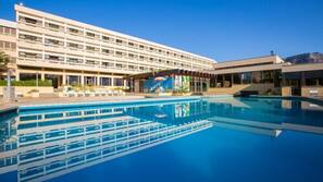 Piscine couverte, piscine extérieure