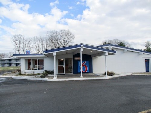 Schenectady Spa Resorts Hotels From 57 Motel 6 Schenectady