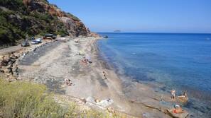 Una spiaggia nelle vicinanze