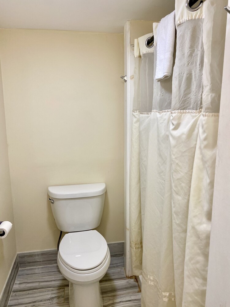 Days Inn by Wyndham Lincoln