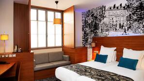 Minibar, in-room safe, individually decorated, individually furnished