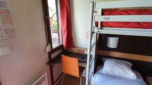 Bureau, espace de travail pour ordinateur portable, rideaux occultants