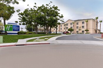 Holiday Inn Express Hotel & Suites San Diego Otay Mesa
