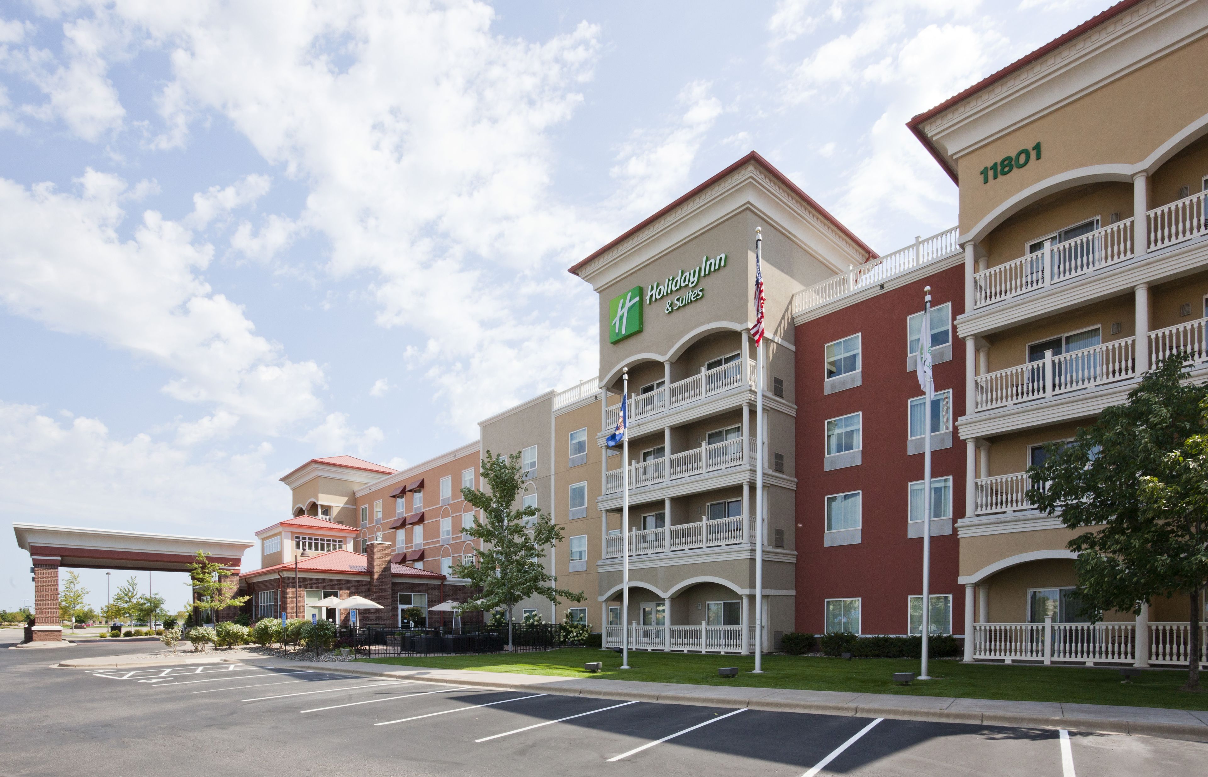 Holiday Inn Hotel Suites Maple Grove Nw Mpls Arbor Lks In