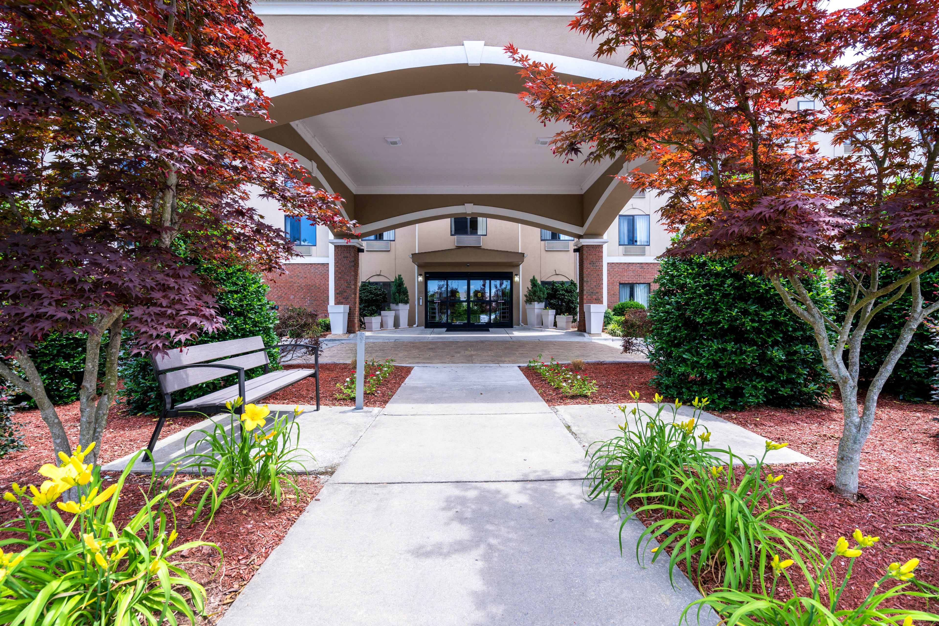 Holiday Inn Express & Suites Roanoke Rapids SE in Roanoke Rapids, United States