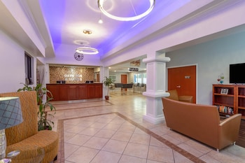 Days Inn & Suites by Wyndham Lakeland