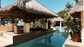 Outdoor spa bath