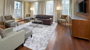 1 bedroom, Egyptian cotton sheets, premium bedding, down comforters