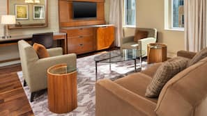 1 bedroom, Egyptian cotton sheets, premium bedding, down comforters