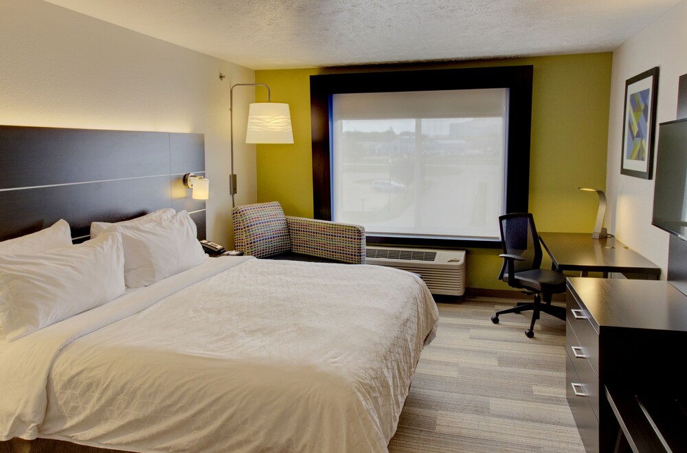 Holiday Inn Express Hotel & Suites Le Mars, an IHG Hotel