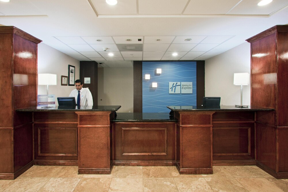 Holiday Inn Express & Suites West Palm Beach Metrocentre, an IHG Hotel