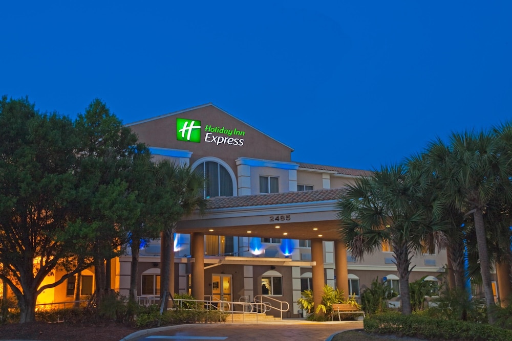 Holiday Inn Express & Suites West Palm Beach Metrocentre, an IHG Hotel