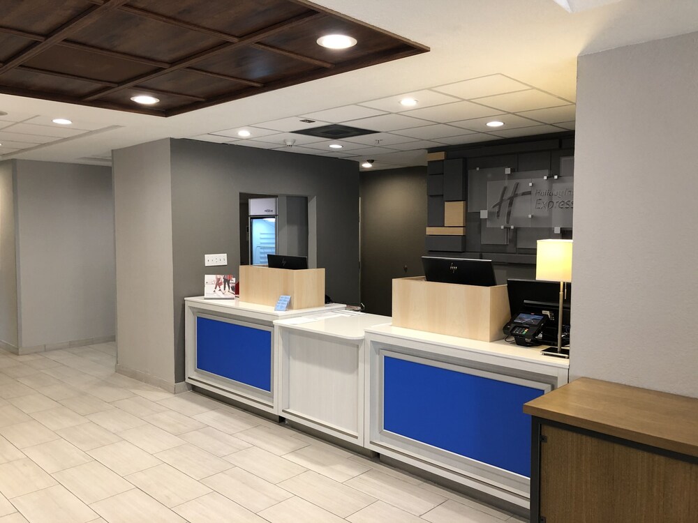 Holiday Inn Express & Suites West Palm Beach Metrocentre, an IHG Hotel