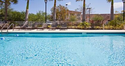 Holiday Inn Express & Suites West Palm Beach Metrocentre, an IHG Hotel