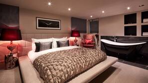 Minibar, in-room safe, individually decorated, individually furnished