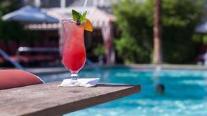 Outdoor pool, pool cabanas (surcharge)