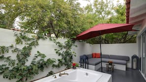 Outdoor spa bath