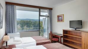 Hypo-allergenic bedding, minibar, in-room safe, desk