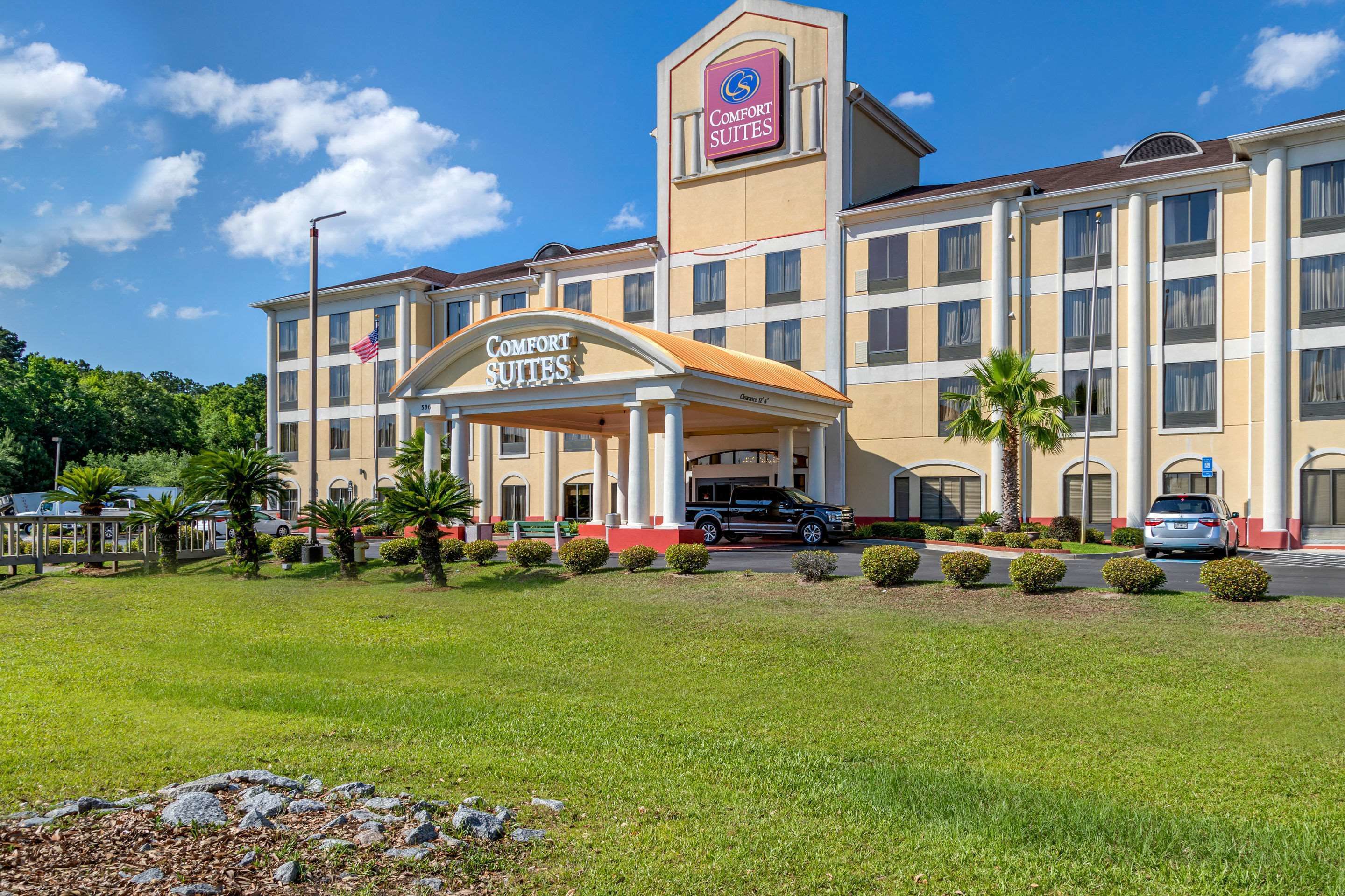 Comfort Suites Gateway In Savannah Ga Expedia