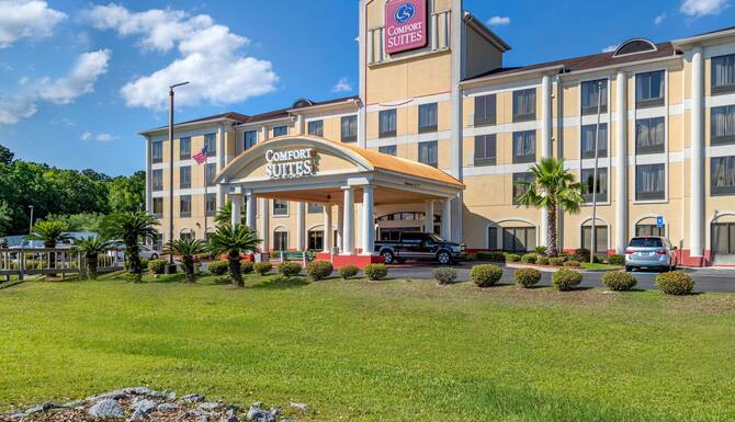 Comfort Suites Gateway In Savannah Ga Expedia