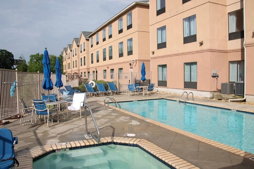 Fairfield Inn & Suites by Marriott Lafayette South