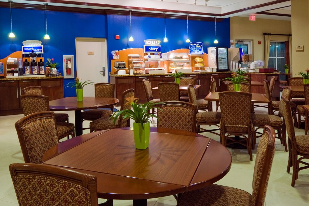 Holiday Inn Express & Suites Kendall, an IHG Hotel