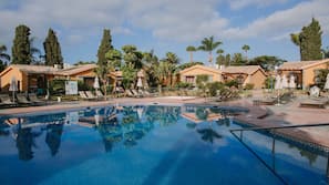 3 piscinas al aire libre, sombrillas, tumbonas