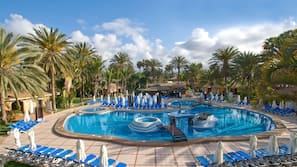 3 piscinas al aire libre, sombrillas, tumbonas