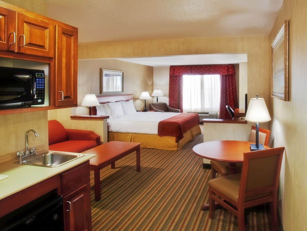 Holiday Inn Express & Suites Sioux Center, an IHG Hotel