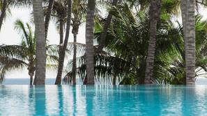 Infinity-Pool