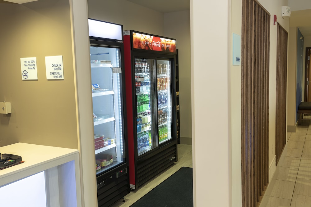 Holiday Inn Express Hotel & Suites Iron Mountain, an IHG Hotel in Iron Mountain Best Rates