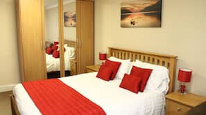 Hypo-allergenic bedding, desk, iron/ironing board, free WiFi