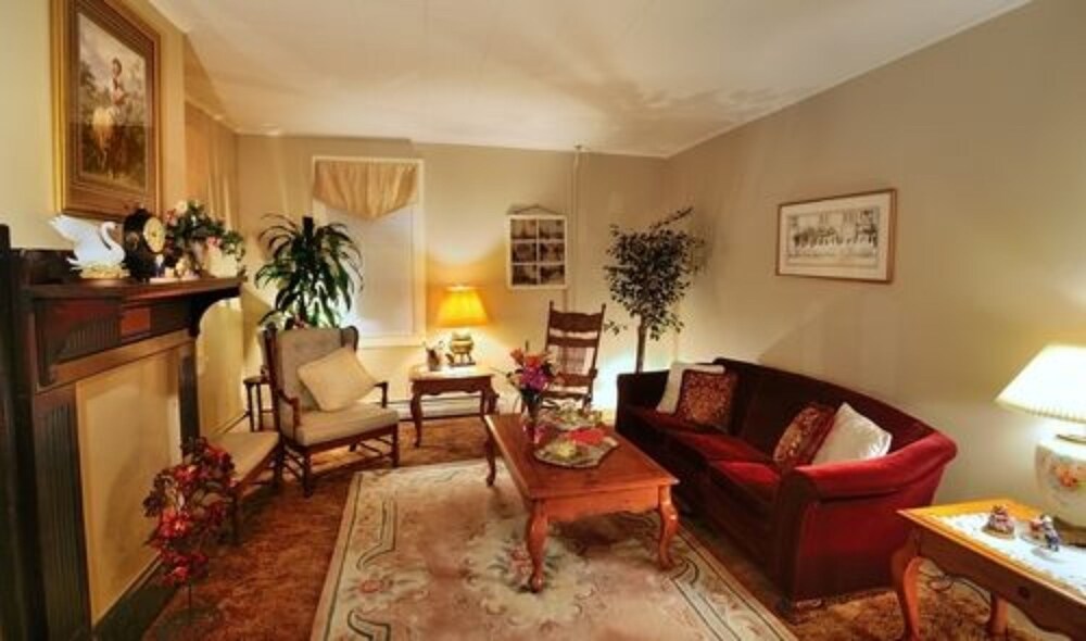 The Queen, A Victorian Bed & Breakfast in Bellefonte Best Rates