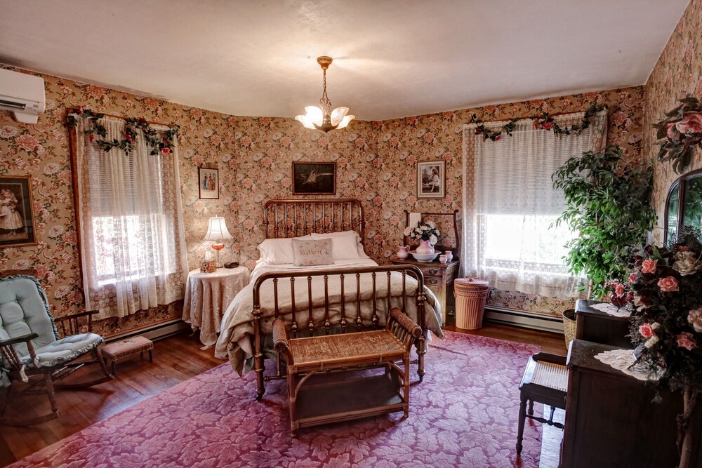 The Queen, A Victorian Bed & Breakfast, Bellefonte 173 Room Prices & Reviews Travelocity