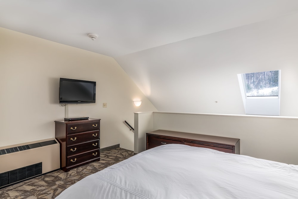 Grand summit hotel at attitash bartlett 107 room prices reviews
