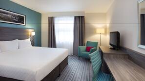 Desk, laptop workspace, iron/ironing board, free WiFi