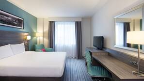 Desk, laptop workspace, iron/ironing board, free WiFi