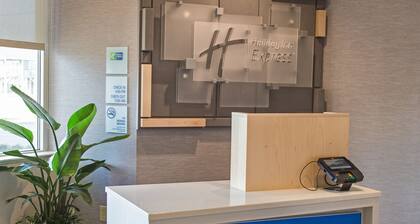 Holiday Inn Express Nags Head Oceanfront, an IHG Hotel