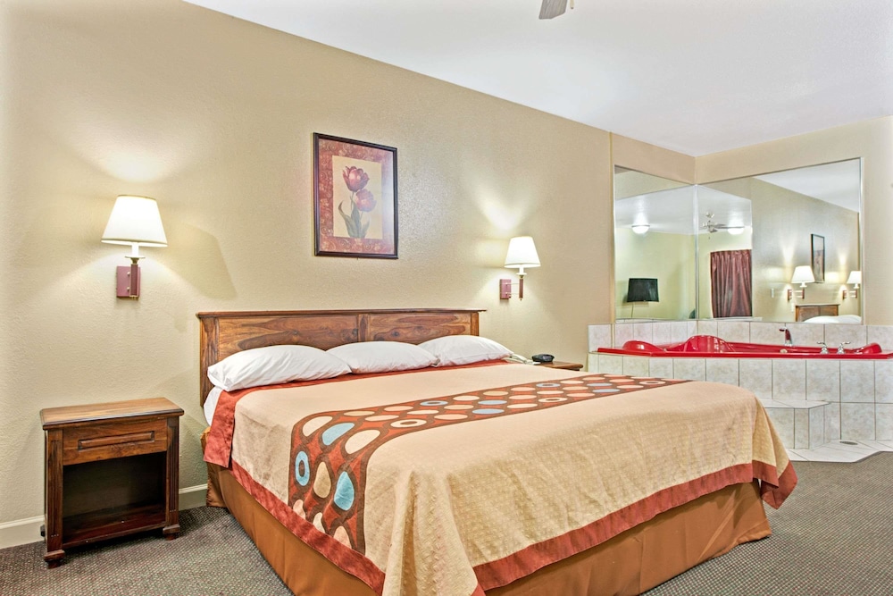 Room, Super 8 by Wyndham St. Louis Airport