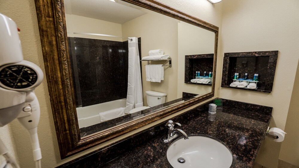 Holiday Inn Express & Suites Pampa, an IHG Hotel