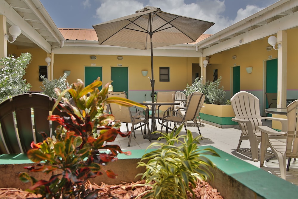 Carls Unique Inn In Cole Bay Hotel Rates Reviews On Orbitz