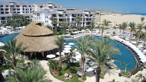 6 outdoor pools, free cabanas, pool umbrellas