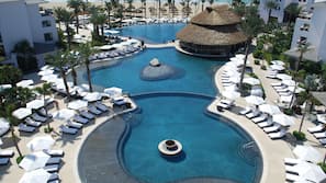 6 outdoor pools, free cabanas, pool umbrellas