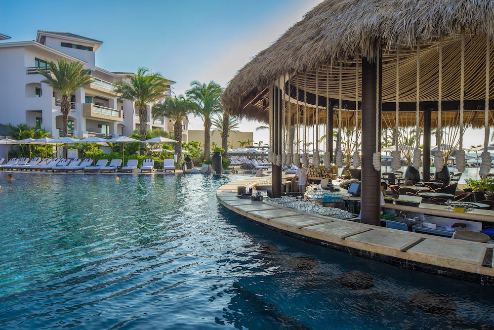 Poolside bar, Cabo Azul Resort