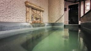 4 piscinas internas, espreguiçadeiras