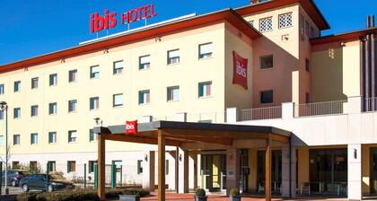 ibis Como