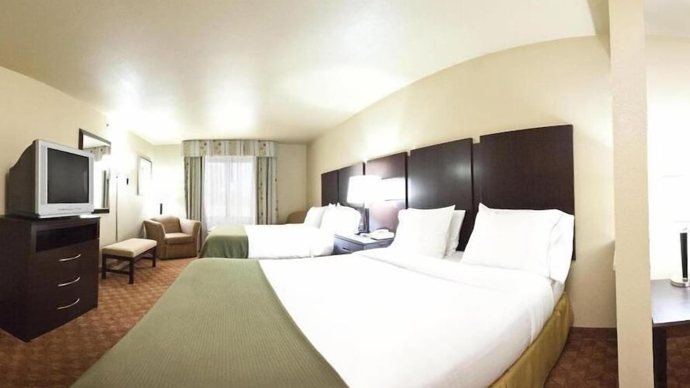 Room, Holiday Inn Express Hotel & Suites Muskogee, an IHG Hotel